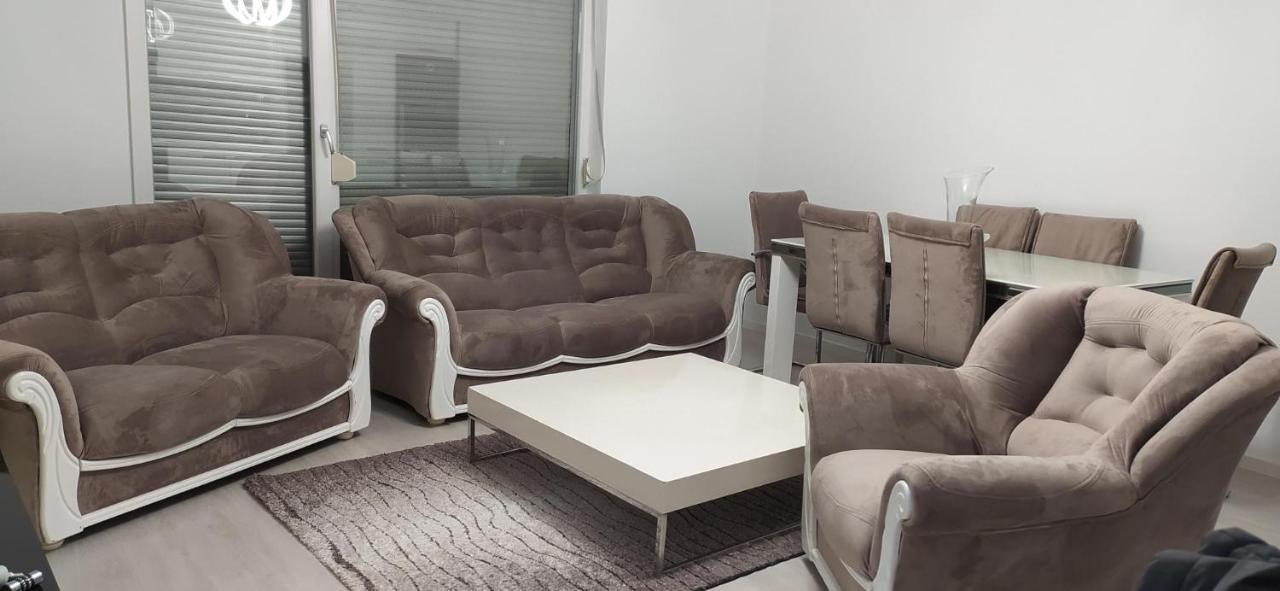 Lovely 2 Bedroom Condo In Gjilan. Ngoại thất bức ảnh